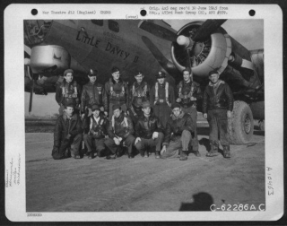 Lt Bracy And Crew 5-11-44.jpg